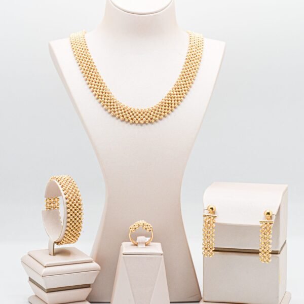 18k gold sparkling jewelry set